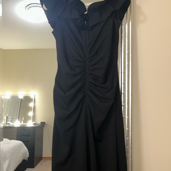 Xscape Black Off the Shoulder Ruffle Gown Worn Once Size 14 - Picture 4 of 5